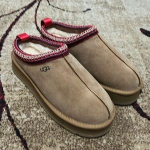 UGG Tazz Platform Slippers